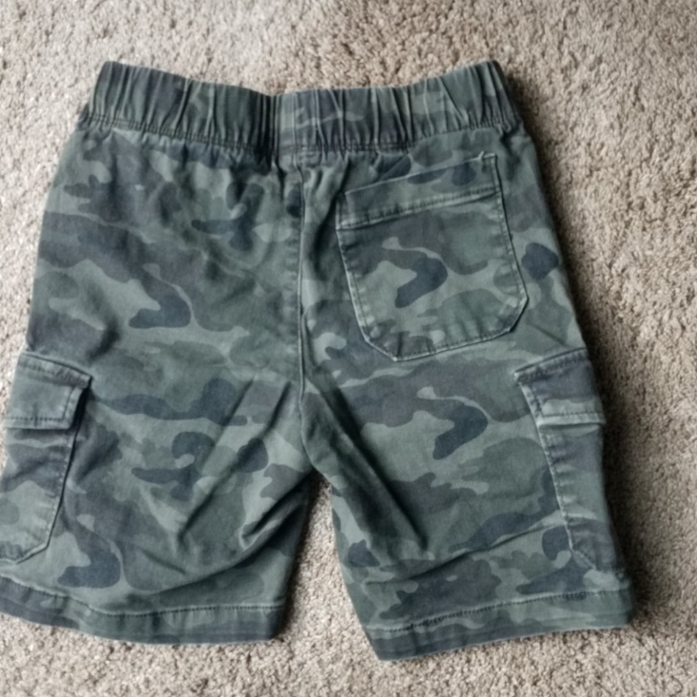 Shorts - Picture 3 of 4
